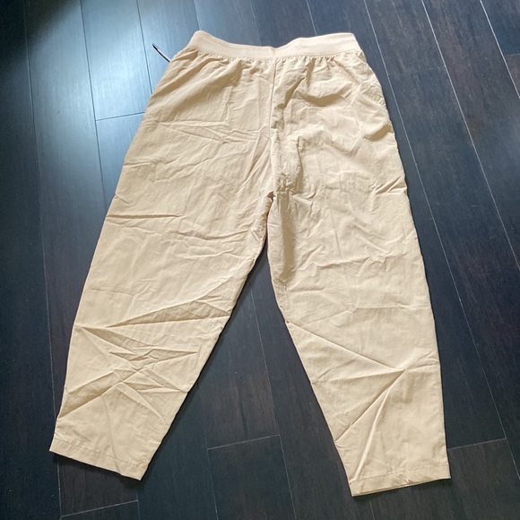 NIKE Women’s Woven High-Waisted Curve Pants SZ M NWT - Picture 6 of 8